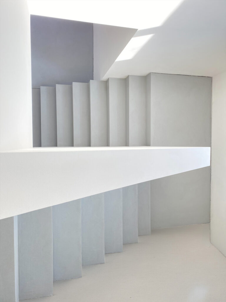 Detailansicht einer modern und fugenlos gestalteten Treppe