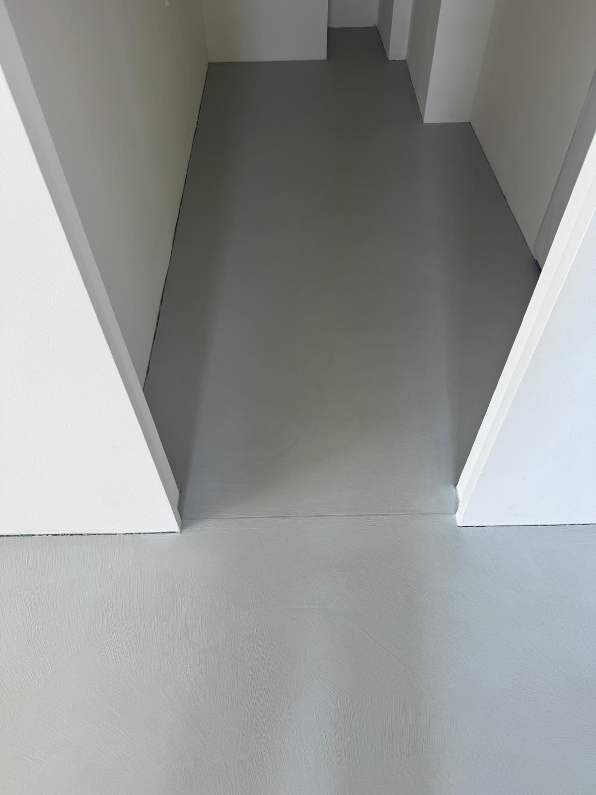 Detail der fugenlos gespachtelten Bodenoberfläche in Leonberg